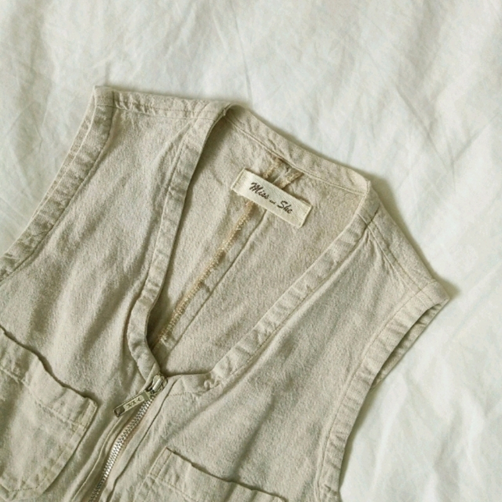 Beige Zip-Up Vest With Pockets